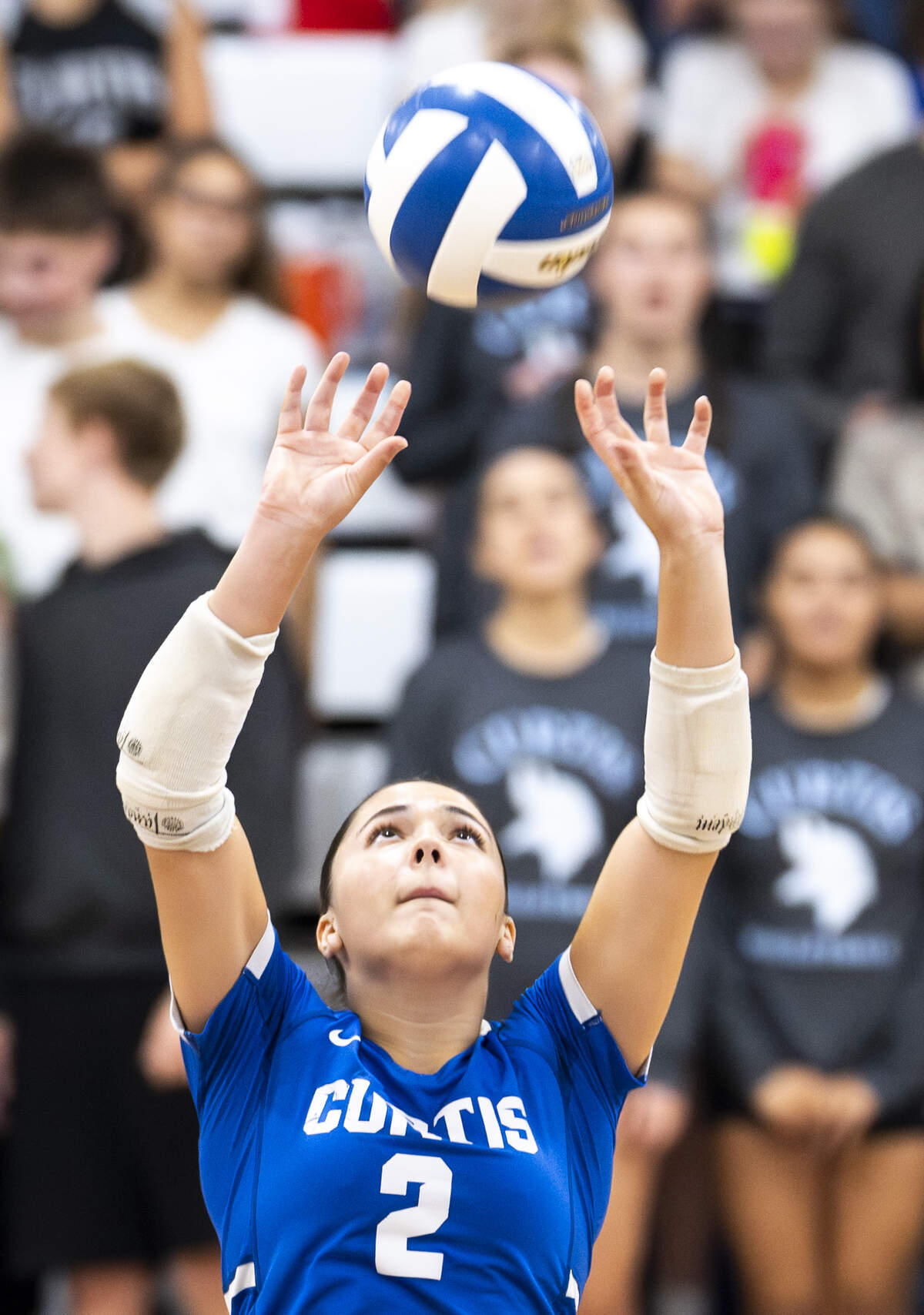 Curtis setter Kathryn Harris (2) sets the ball against the Kennedy Catholic Lancers during the volleyball match at Curtis Senior High School, on Thursday, Sept. 18, 2025, in University Place.
