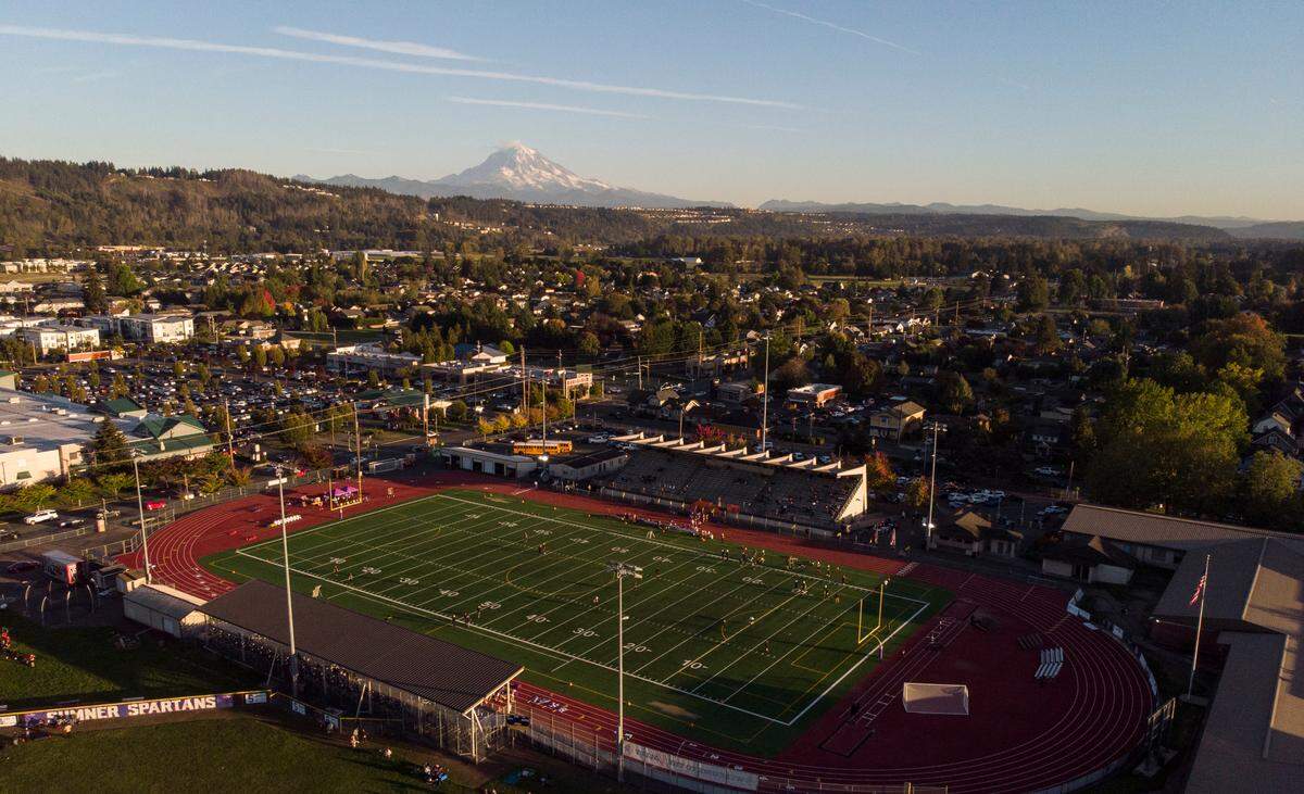 during the first half of the game at Sumner High School,on Thursday, Oct. 3, 2024, in Sumner, Wash.