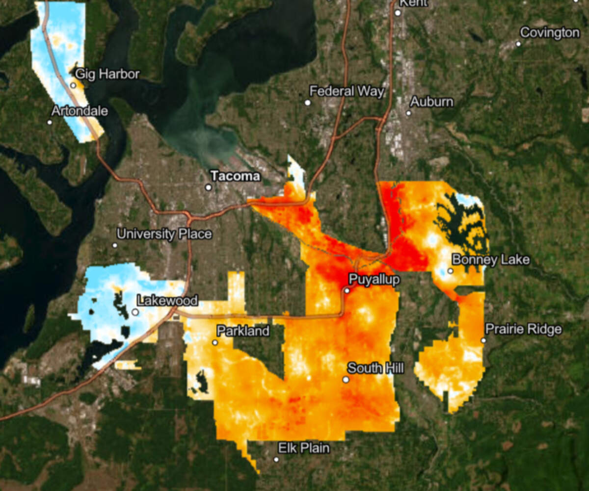 Temperatures across Pierce County between 7 p.m. and 8 p.m. on Aug. 4, 2024. Warehouses and industrial areas along state Route 167 retained heat for longer. This contrasts with areas like Parkland, Spanaway and Frederickson, which got hot during the afternoon but cooled off at night.