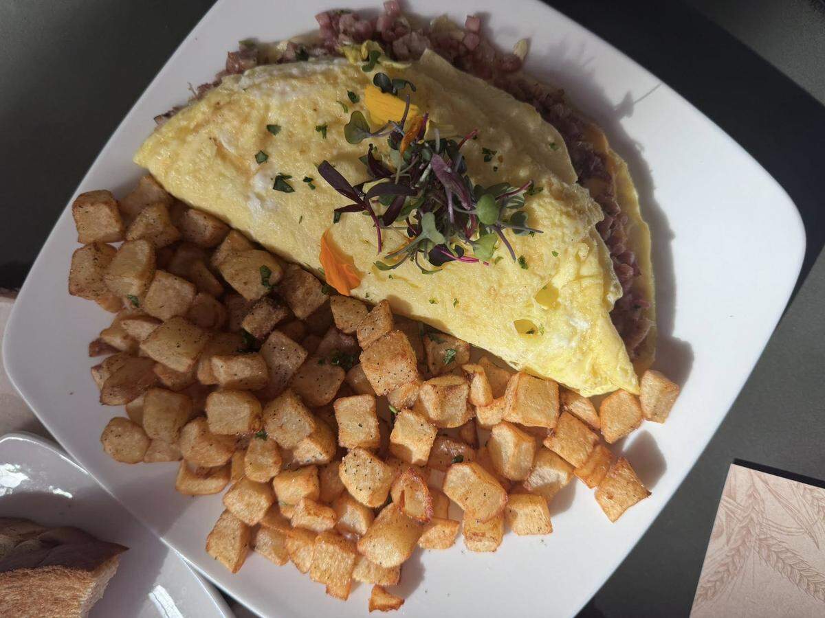 New Port Orchard steakhouse Rustica Grille will serve breakfast, lunch and dinner.