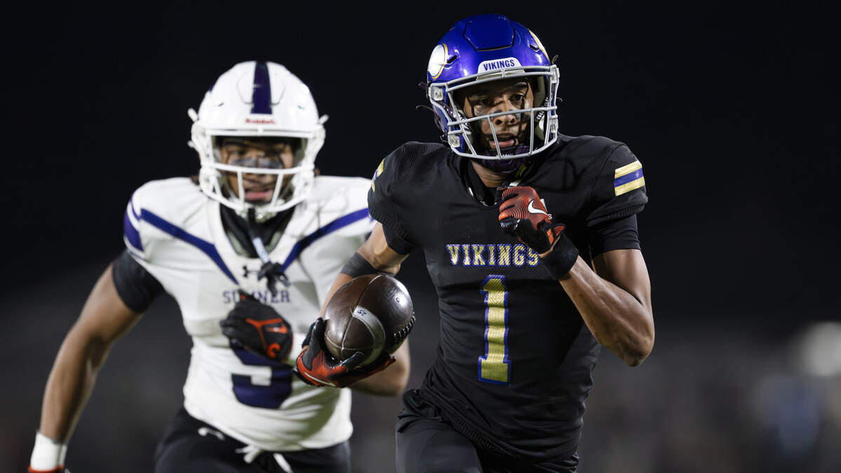 Puyallup wide receiver J'Isaiah Mitchell (1) is chased down by Sumner linebacker Lance McGee (9) on his way to scoring a touchdown during the first half of the game at Sparks Stadium, on Saturday, Oct. 4, 2025, in Puyallup, Wash.