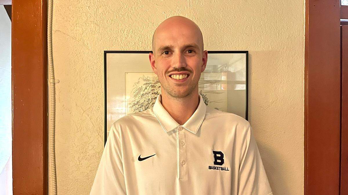 New Bellarmine Prep boys basketball coach Bobby Moorehead spoke to Bellarmine teachers, coaches and staff members at a meet-and-greet at E9 Firehouse & Gastropub in Tacoma, Wash. on Tuesday, Oct. 22, 2024.