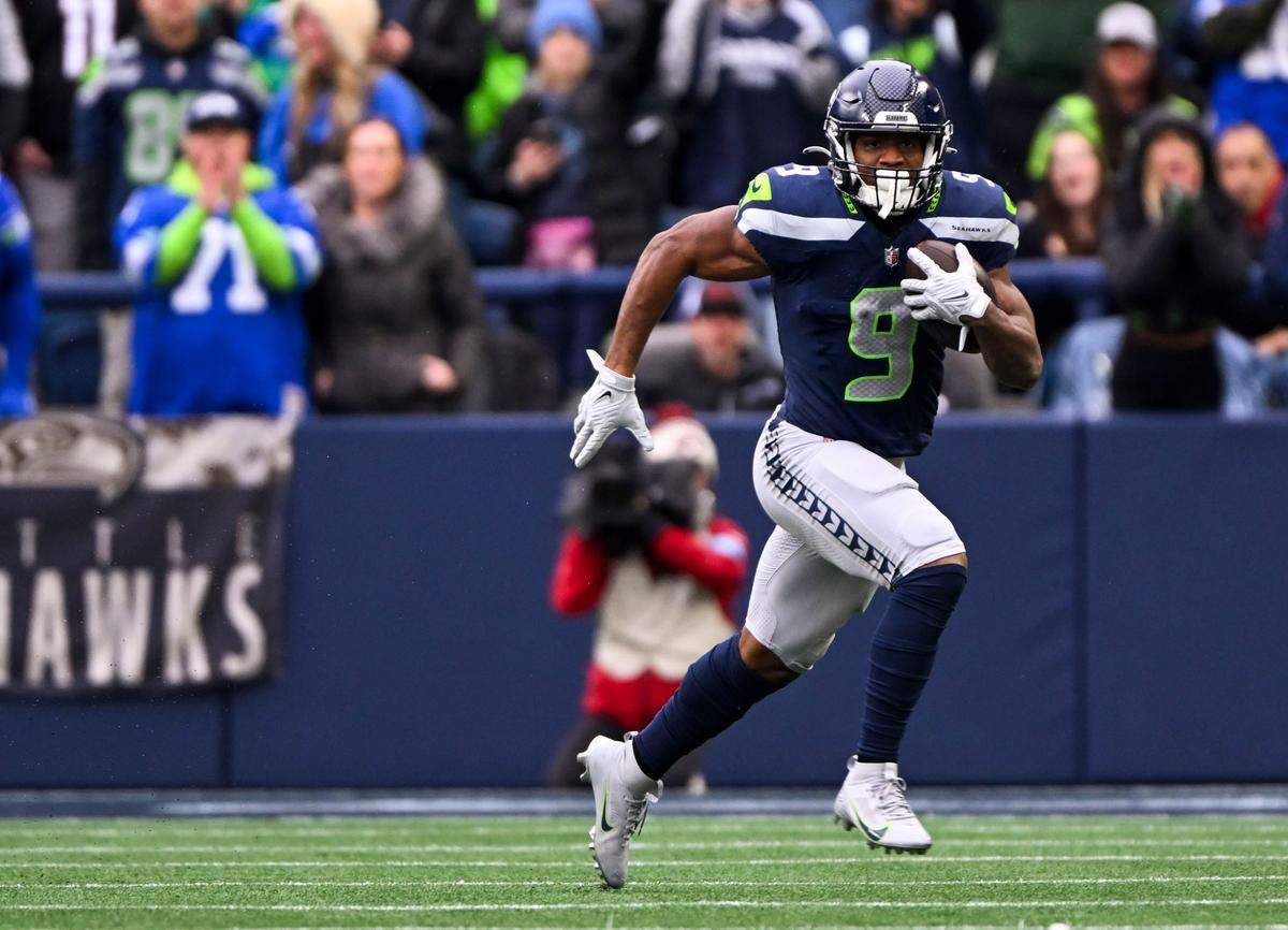 Seattle Seahawks running back Kenneth Walker III (9) carries a 14-yard reception during the first quarter of the game against the Arizona Cardinals at Lumen Field, on Sunday, Nov. 24, 2024, in Seattle, Wash.