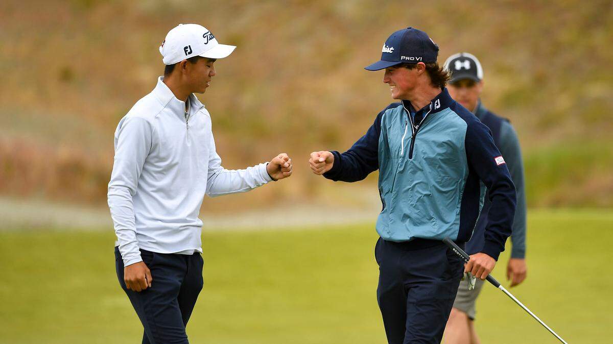 Kelly Chinn, left, fist bumps his teammate David Ford at the 17th hole during the second round of stroke play at the 2021 U.S. Amateur Four-Ball at Chambers Bay in University Place, Wash. on Sunday, May 23, 2021. (Robert Beck/USGA)