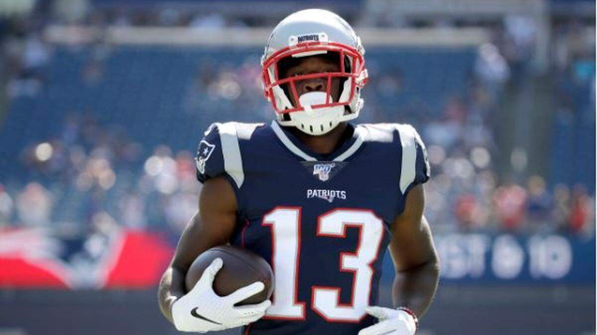 The Seahawks and former New England Patriots free-agent wide receiver Phillip Dorsett have agreed on a one-year contract.