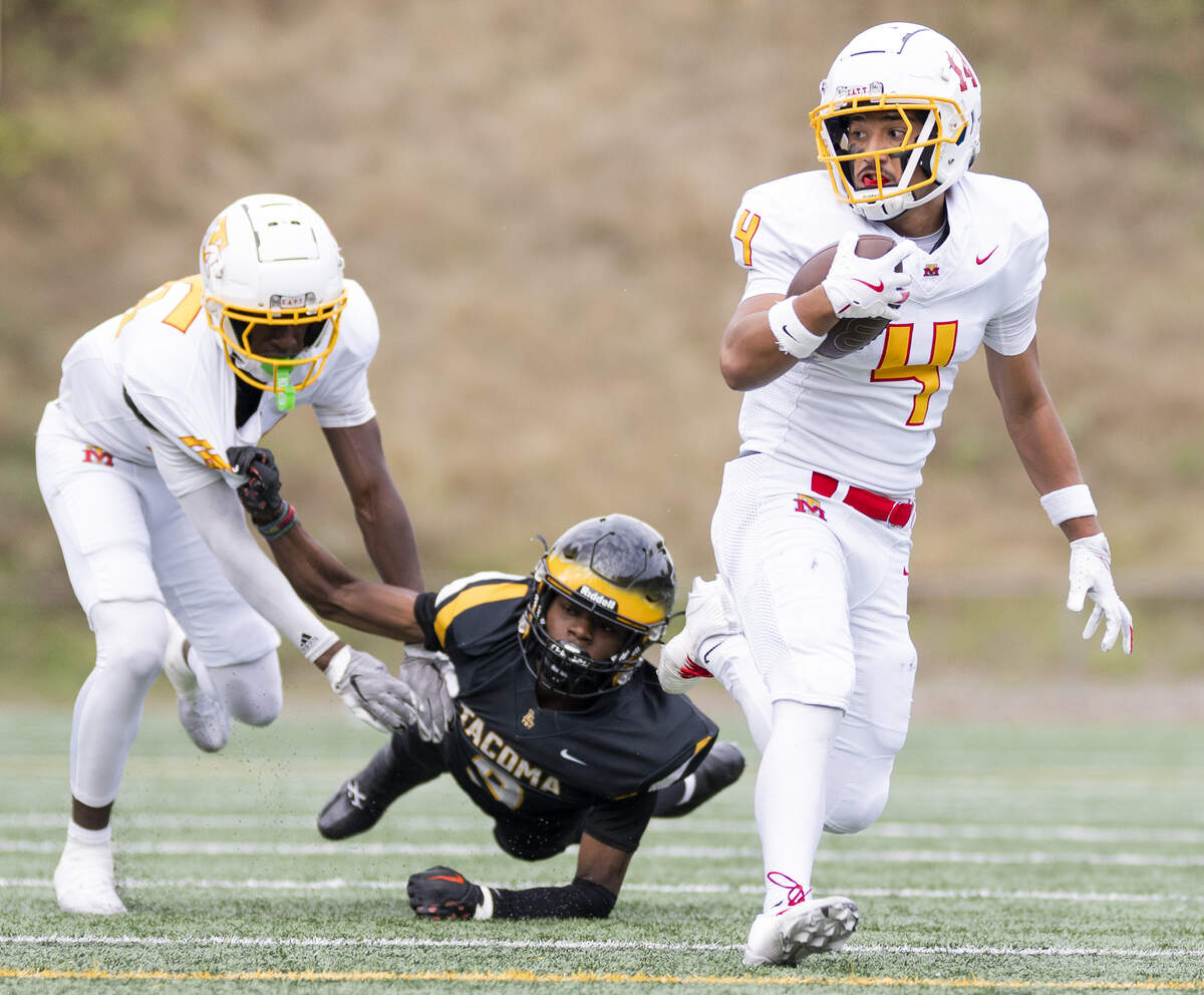 Mount Tahoma wide receiver Anthony Quintanilla Jr (4) outruns Lincoln defensive back Ramon Jones (9) during the first half of the game at Lincoln High School, on Saturday, Oct. 4, 2025, in Tacoma, Wash.