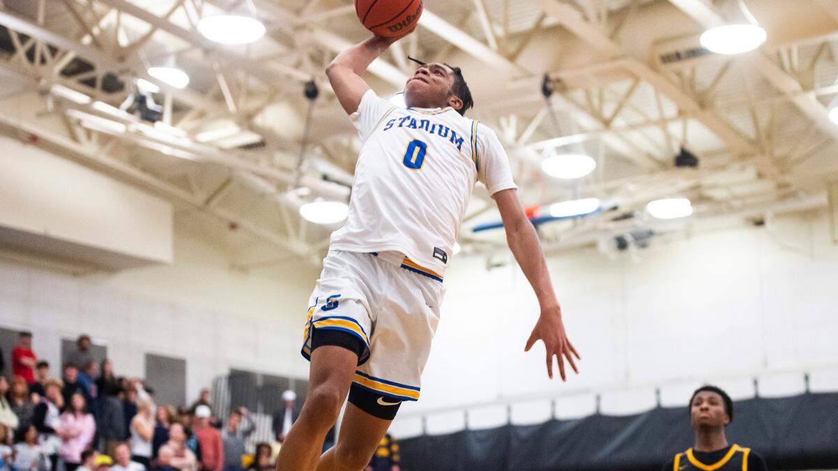 Stadium’s Ne’ Quan Brown (0) dunks the ball during a game against Lincoln at Stadium High School in Tacoma, Wash. on Jan. 18, 2023. Stadium defeated Lincoln 65-54.