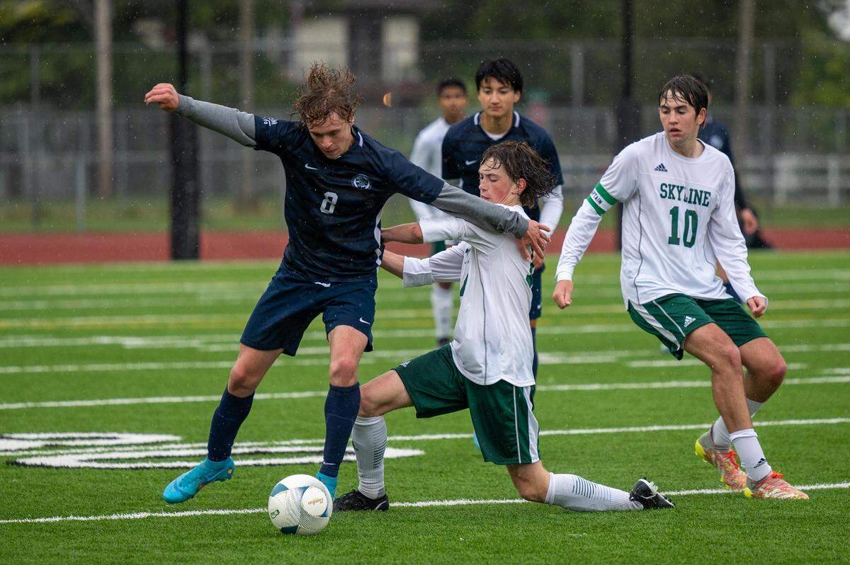 Bellarmine midfielder Ryan Hundven defends the ball against Skyline forward Eli Jason during the boys 4A soccer state champions at Sparks Stadium in Puyallup, WA., on Saturday May 28, 2022. Bellarmine beat Skyline 1-0.