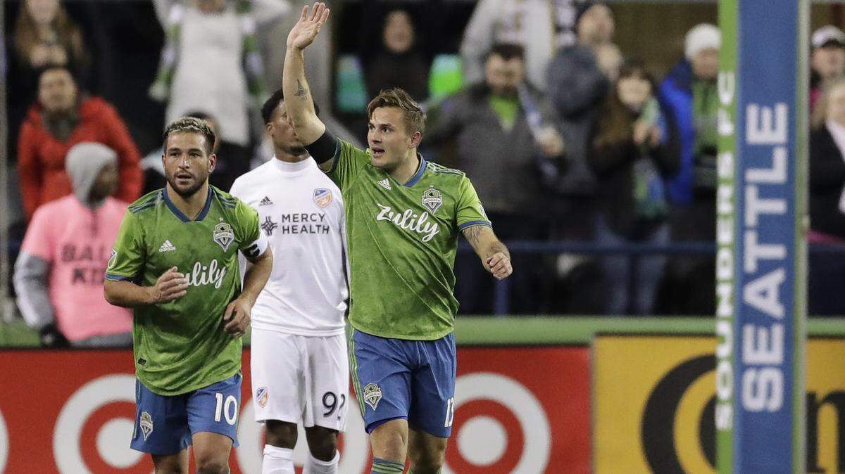 Seattle Sounders forward Jordan Morris waves to the crowd after he scored the first of his two first-half goals against FC Cincinnati during an MLS soccer match Saturday, March 2, 2019, in Seattle. Sounders’ Nicolas Lodeiro, left, assisted on the goal. (AP Photo/Ted S. Warren)