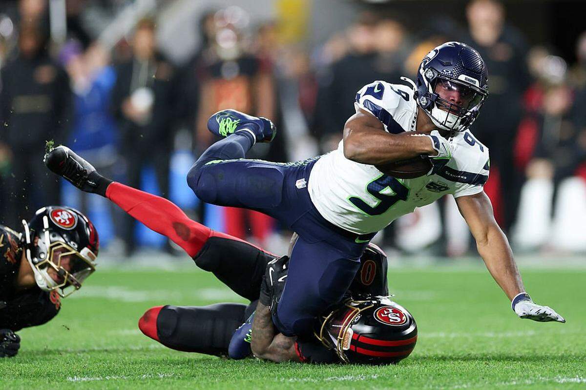 SANTA CLARA, CALIFORNIA - JANUARY 03: Kenneth Walker III #9 of the Seattle Seahawks is tackled by Renardo Green #0 of the San Francisco 49ers during the first quarter of a game at Levi's Stadium on January 03, 2026 in Santa Clara, California. (Photo by Ezra Shaw/Getty Images)