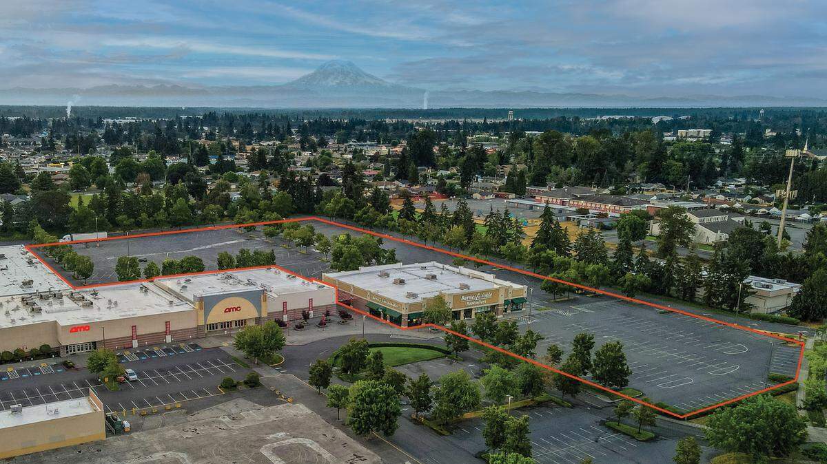 This aerial view outlines the portion of property recently acquired by an LLC affiliated with the developer of the Lakewood Towne Center Apartments.
