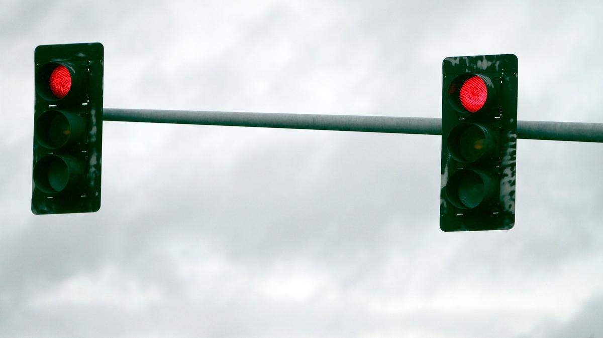 Stop Lights at intersection in Puyallup, WA.