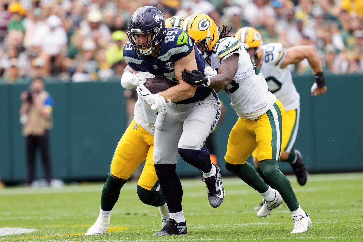 Seattle Seahawks tight end Nick Kallerup (89) is tackled after catching a pass during the first quarter against the Green Bay Packers at Lambeau Field. Mandatory Credit: Jeff Hanisch-Imagn Images