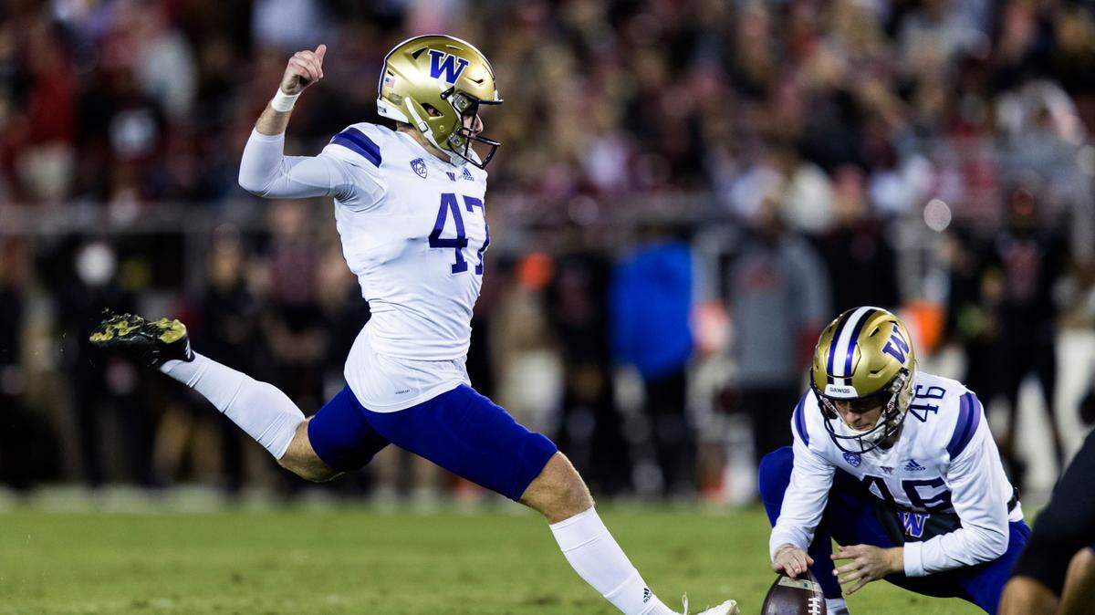 Washington place kicker Peyton Henry (47) kicks a field goal against Stanford during the second quarter of an NCAA college football game in Stanford, Calif., Saturday, Oct. 30, 2021. (AP Photo/John Hefti)