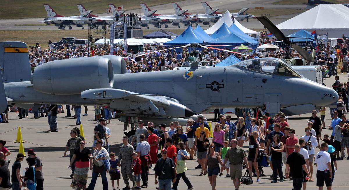 The 2012 show drew large crowds to JBLM.