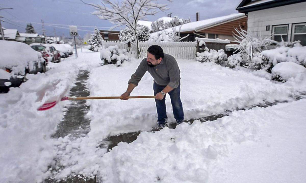 After he quickly cleared the snow from in front of his house, February 9, 2019, Cesar Ojeda of Puyallup said, “At work I’m a supervisor so I’m used to having others do everything, but here I like to get physical.”