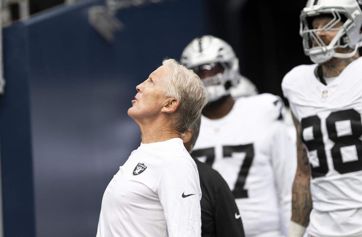 Las Vegas Raiders head coach Pete Carroll yells to fans before the game at Lumen Field, on Thursday, Aug. 7, 2025, in Seattle, Wash.