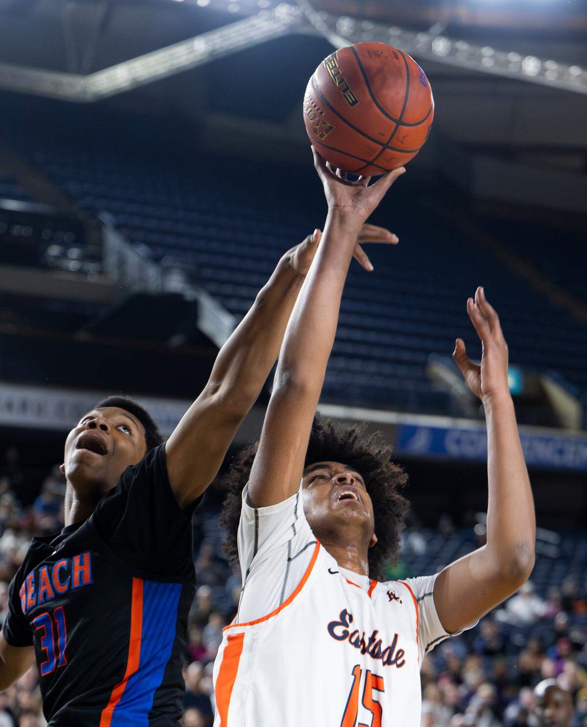 Eastside Catholic’s Yabi Aklog (15) goes to the net against Rainier Beach’s Larry Sims III (31) during the Class 3A state championship game at the Tacoma Dome, on Saturday, March 2, 2024, in Tacoma, Wash.
