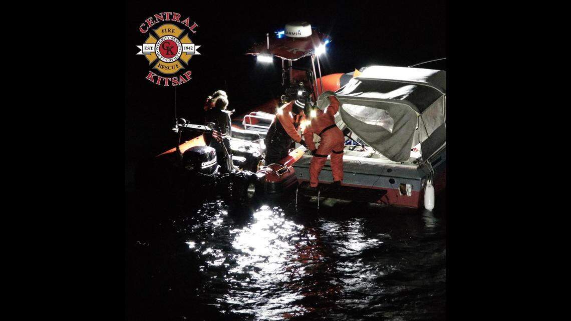 A woman’s call to 911 led to the rescue of her husband and two daughters who were stranded on a boat for hours, Washington officials said. 