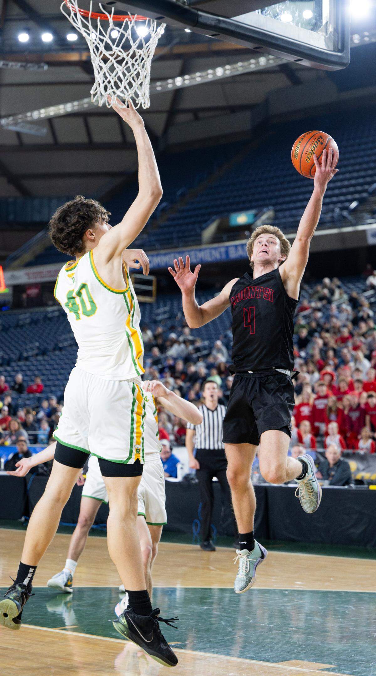 Mount Si’s Trevor Hennig (4) floats it in against Richland’s Lucas Westerfield (40) during the second half of the Class 4A state championship game at the Tacoma Dome, on Saturday, March 2, 2024, in Tacoma, Wash.