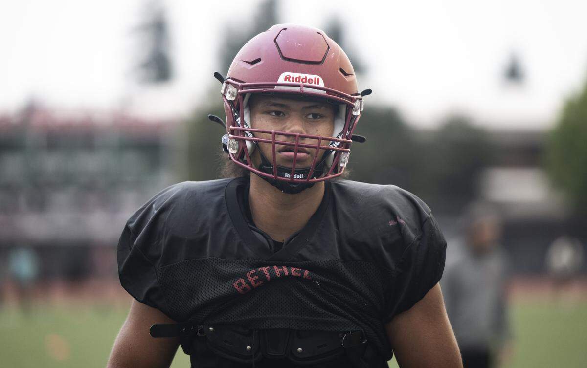 Bethel tight end Elijah Muliufi runs a drill during a football practice at Bethel High School on Wednesday, Aug. 27, 2025, in Spanaway, Wash.