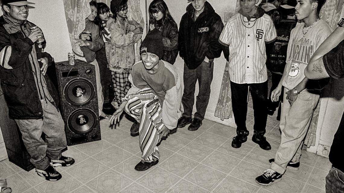 Stuart Isett photographed Cambodian refugees living in Chicago in the early 1990s. The photos are included in the new book “On the Corners of Argyle and Glenwood”.