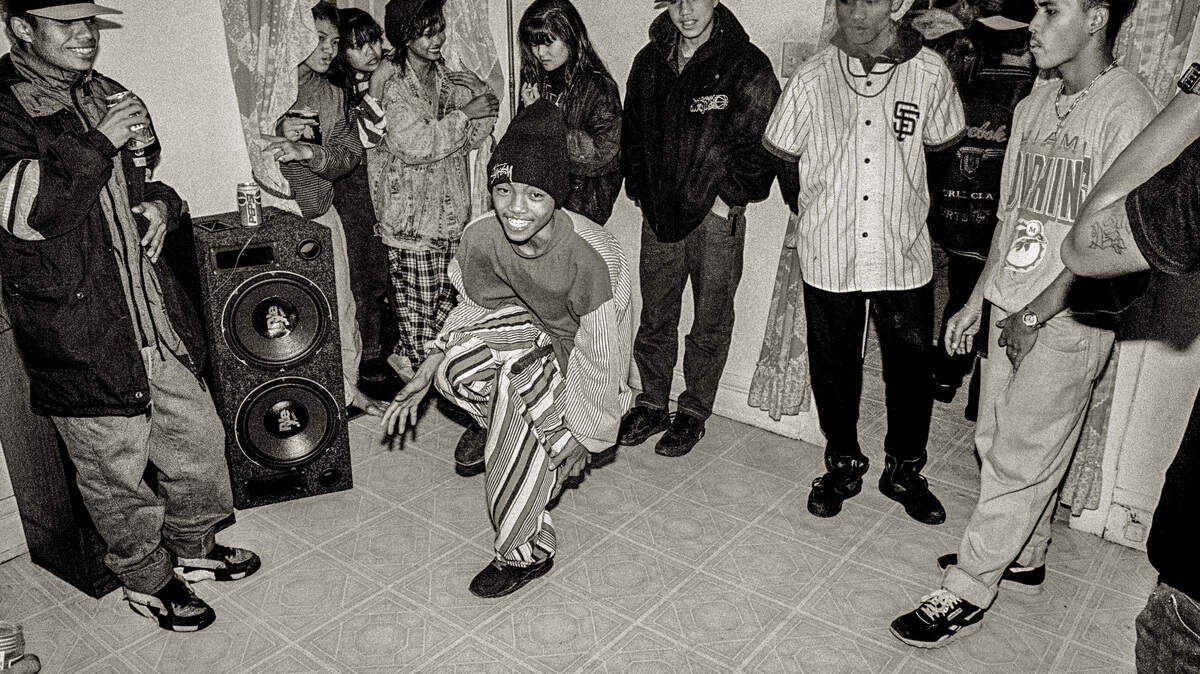 Stuart Isett photographed Cambodian refugees living in Chicago in the early 1990s. The photos are included in the new book “On the Corners of Argyle and Glenwood”.