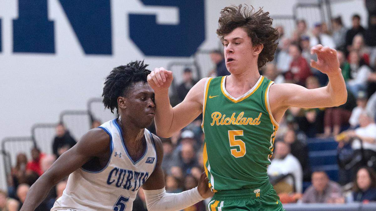 Curtis’s Zoom Diallo takes an elbow to the face from Richland defender Jack Forbes during the 4A boys state regional playoff game against the Richland Bombers in Tacoma in February. Forbes will play in the SWX All-Star Classic.
