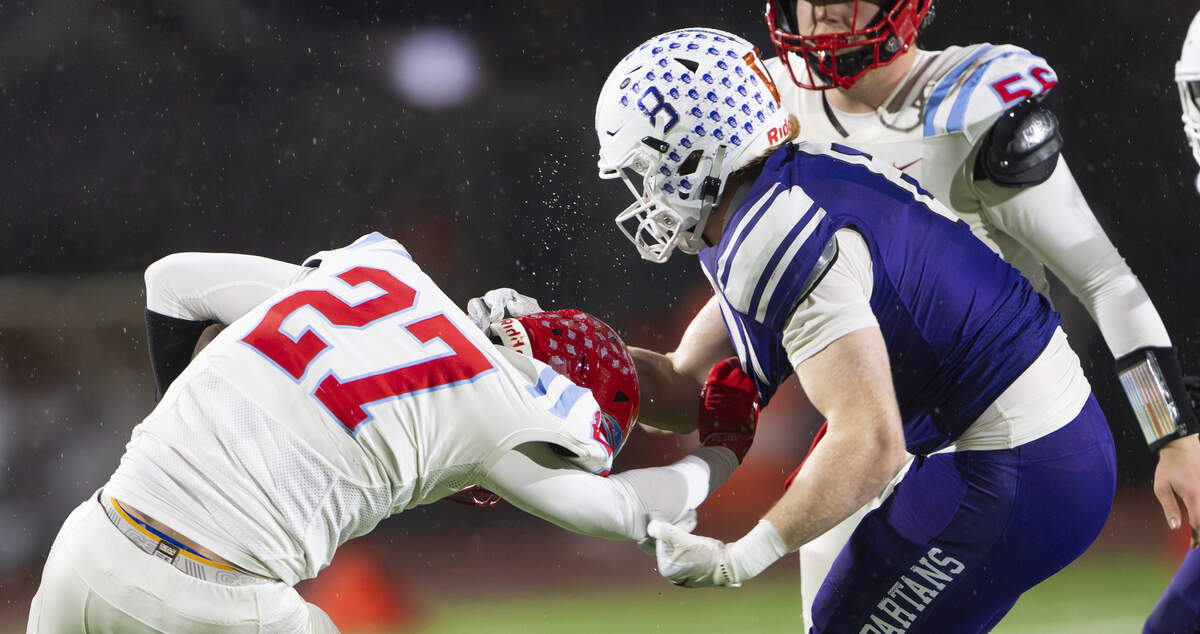 Sumner defensive end Gray Longoria (8) tackles Eastmont running back Austin Zelinski (27) during the first half of the game, at Sunset Chev Stadium on Friday, Nov. 7, 2025, in Sumner.