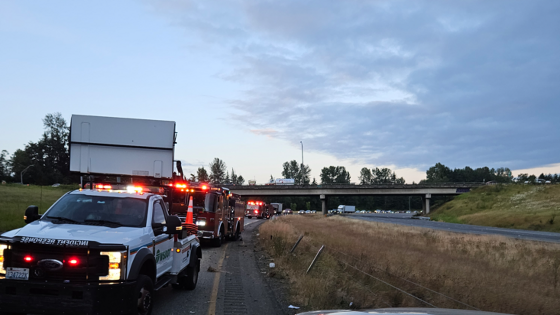 Lane blocked on state Route 512 near Puyallup