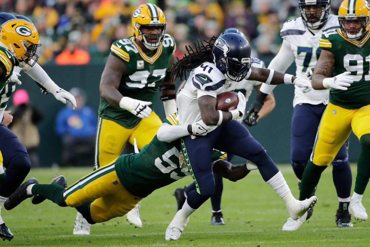 Seattle Seahawks’ Alex Collins runs during the first half of an NFL football game against the Green Bay Packers Sunday, Nov. 14, 2021, in Green Bay, Wis. (AP Photo/Aaron Gash)
