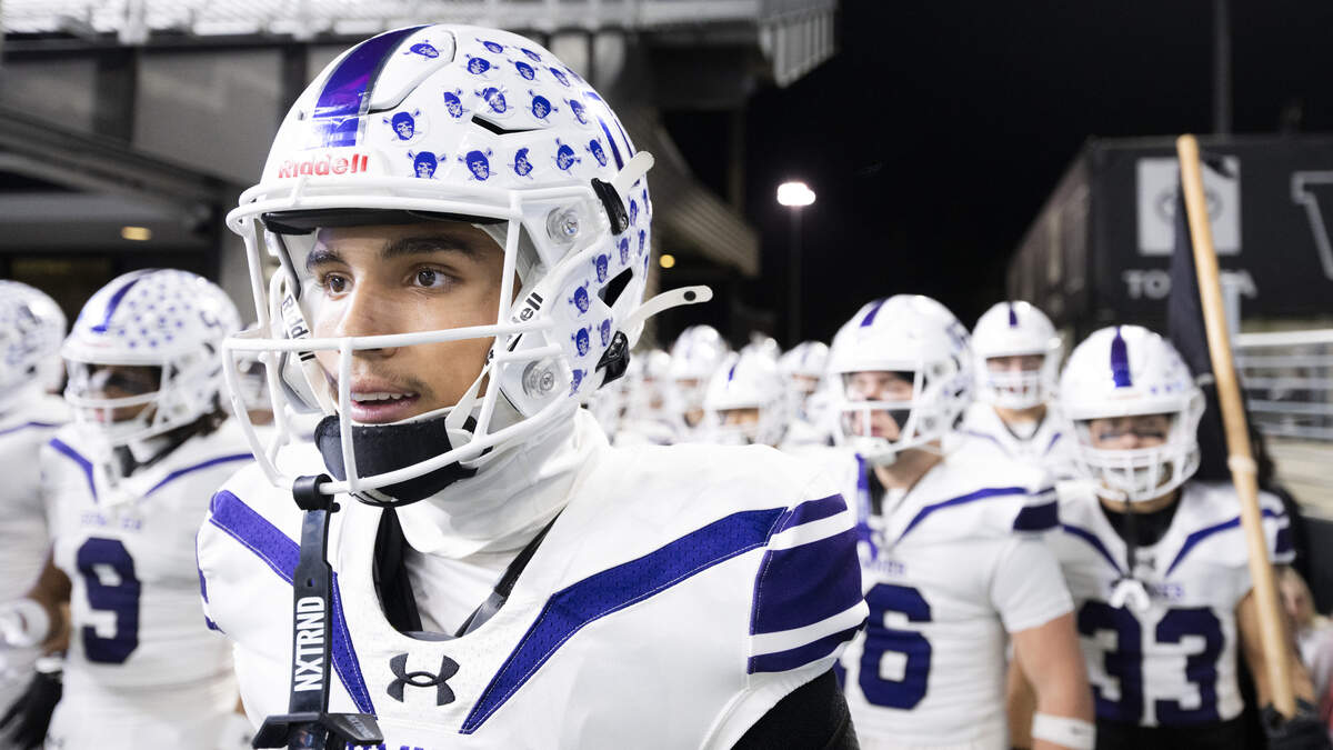 Sumner wide receiver Braylon Pope (0) takes to the field ahead of the 4A State Championship game against Lake Stevens at Husky Stadium, on Saturday, Dec. 6, 2025, in Seattle.