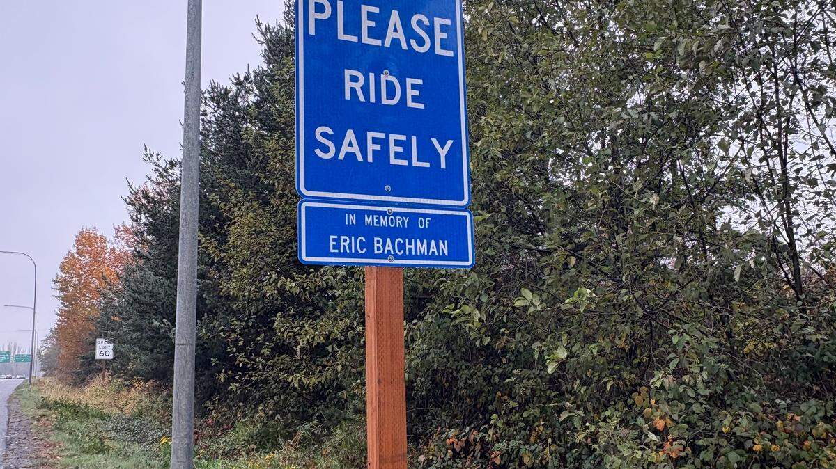 A WSDOT roadside memorial sign, dedicated to Eric Bachman near exit 257 in Bellingham, Washington.