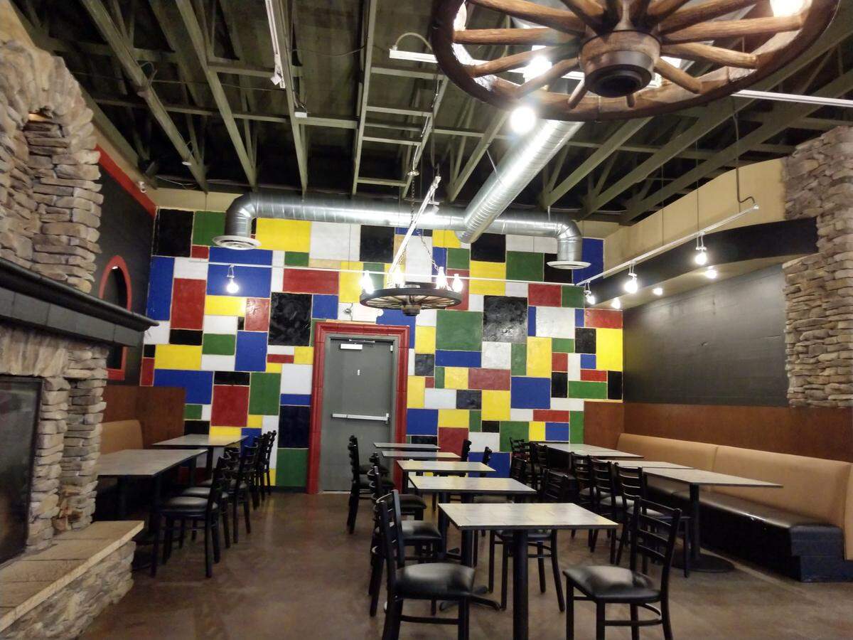 The dining room of Takos Koreanos.
