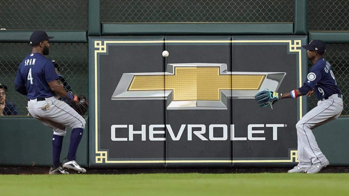 Seattle Mariners left fielder Denard Span (4) and center fielder Dee Gordon (9) watch as a double by Houston Astros’ Tyler White drops between them during the eighth inning of a baseball game Tuesday, Sept. 18, 2018, in Houston. (AP Photo/David J. Phillip)