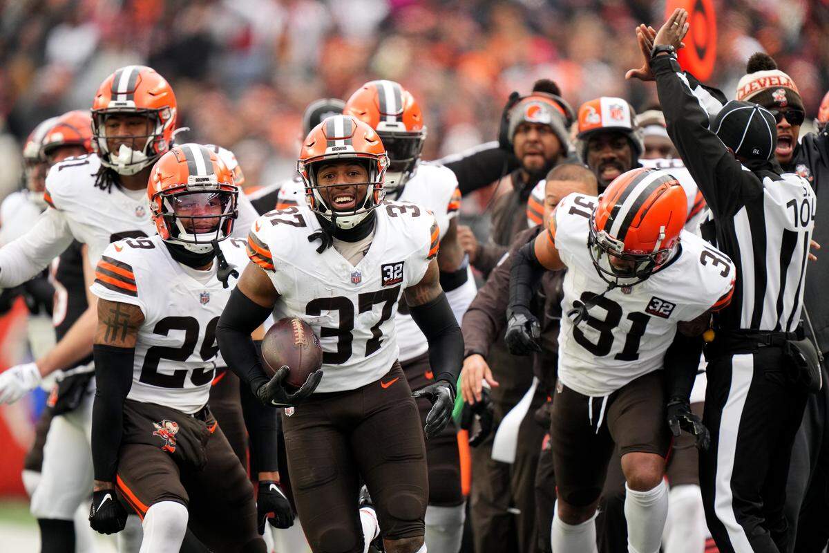 Jan. 7, 2024; Cincinnati, Ohio, USA; Cleveland Browns safety D'Anthony Bell (37) celebrates an interception against the Cincinnati Bengals in the first quarter at Paycor Stadium in Cincinnati. Mandatory credit: Kareem Elgazzar-USA TODAY Sports via The Cincinnati Enquirer