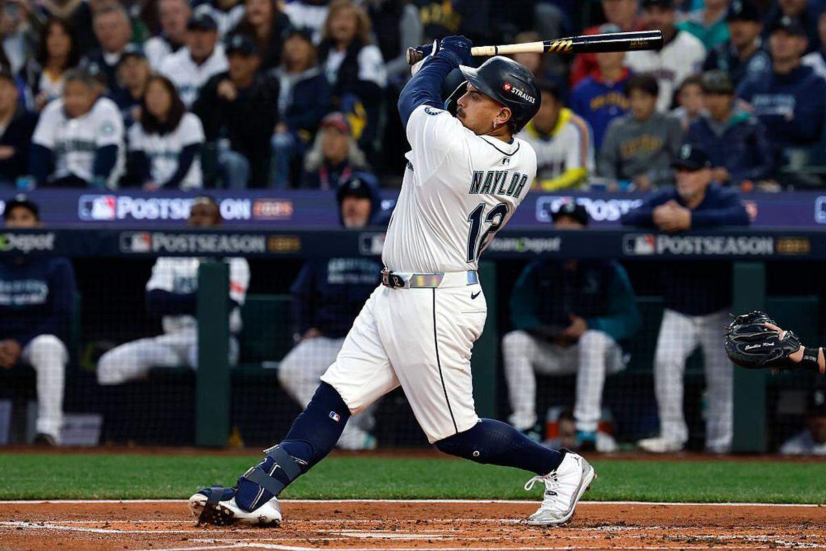 SEATTLE, WASHINGTON - OCTOBER 16: Josh Naylor #12 of the Seattle Mariners hits a solo home run during the second inning against the Toronto Blue Jays in game four of the American League Championship Series at T-Mobile Park on October 16, 2025 in Seattle, Washington. (Photo by Alika Jenner/Getty Images)