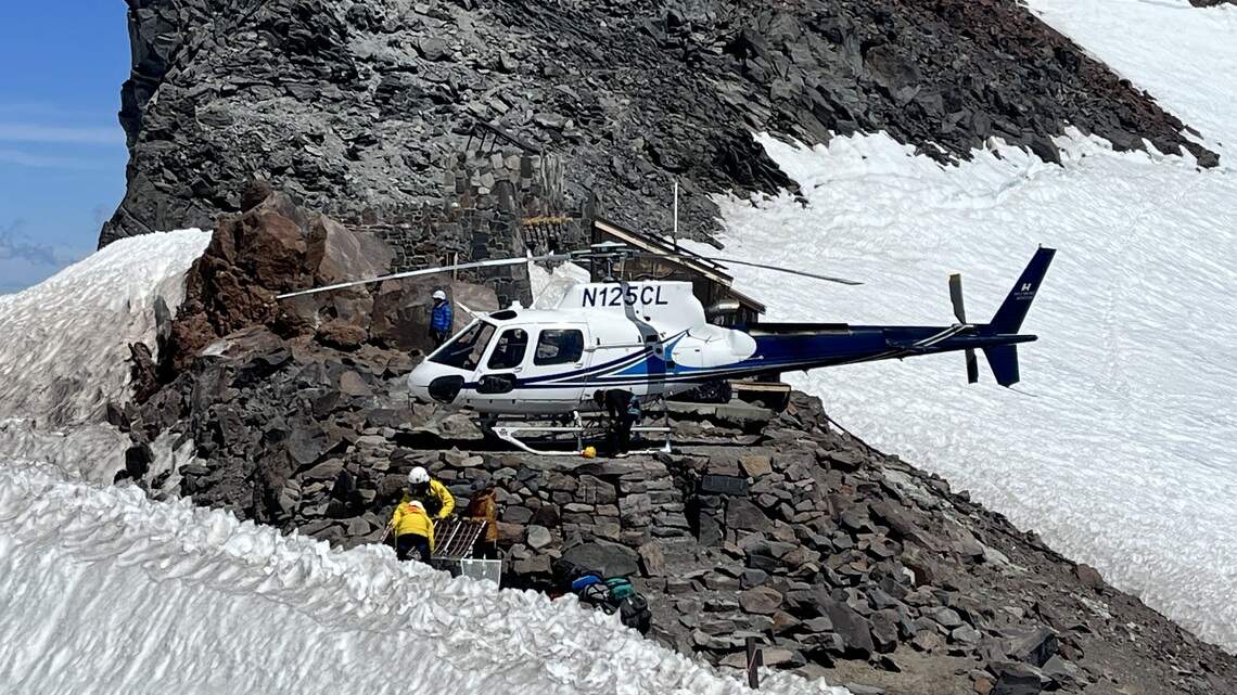 Reports of rockfall killing climber on Mount Rainier, injuring at least 2 others