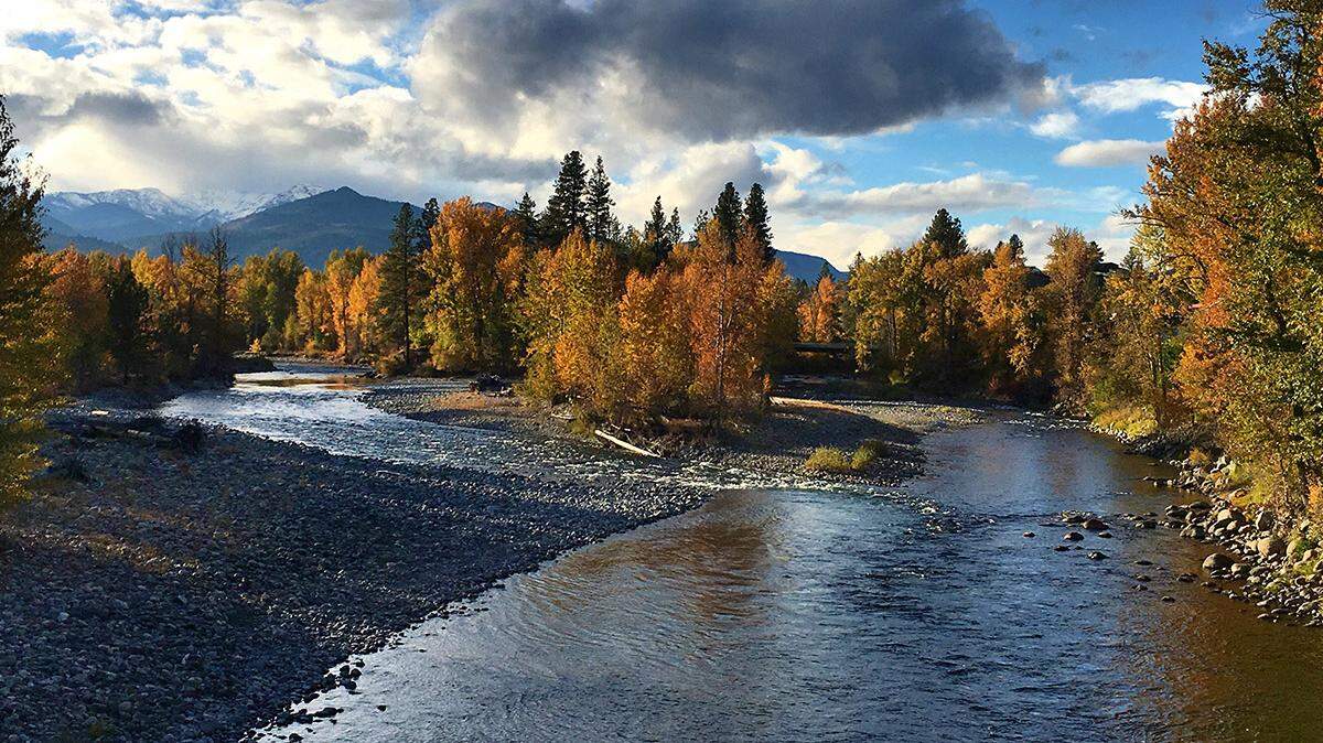 Fall colors along the Methow River in Winthrop.