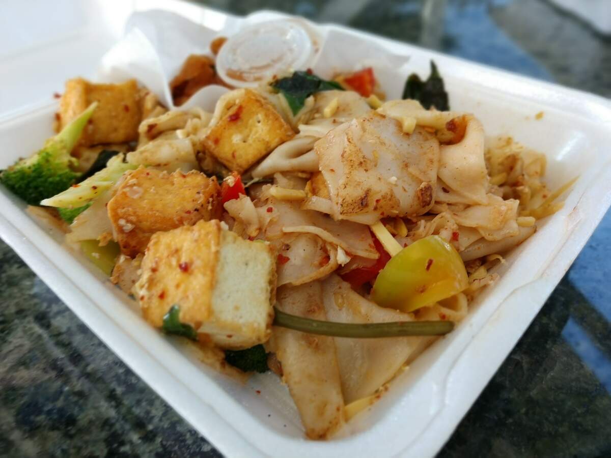 Souper Pho’s pad kee mao, with crab rangoon and tom yum soup.