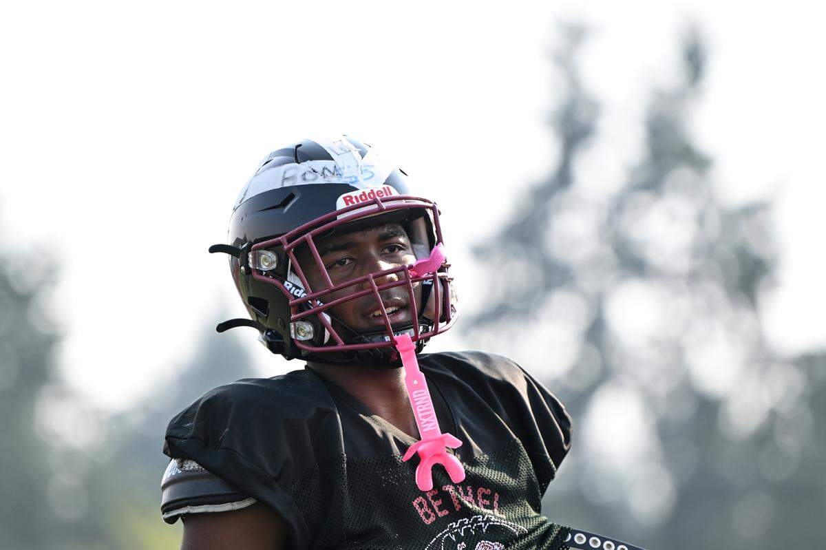 Bethel’s Zaydrius Rainey-Sale runs a drill during a practice at Bethel High School, Monday, Aug. 21, 2023, in Spanaway, Wash.