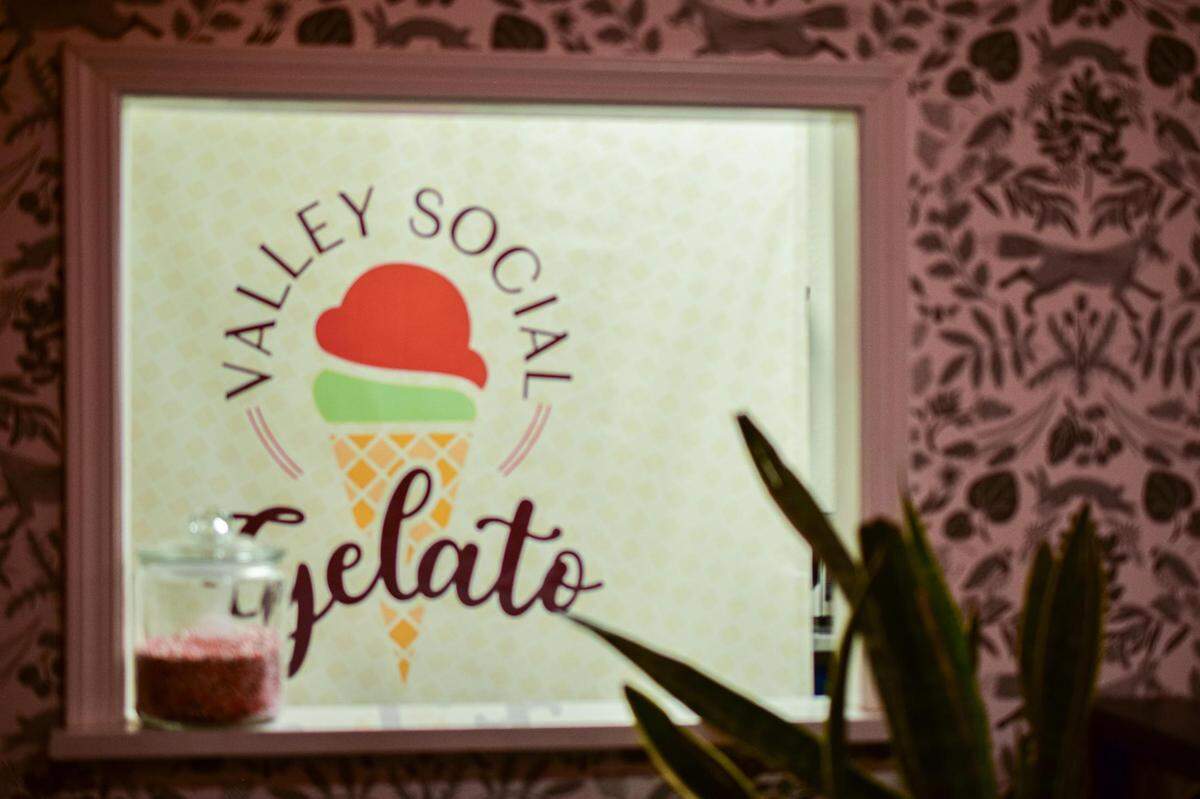 From the gelato window, accessible through its own entrance (kids allowed), pick up a scoop of crème brûlée or pistachio, then stroll down Main Street.