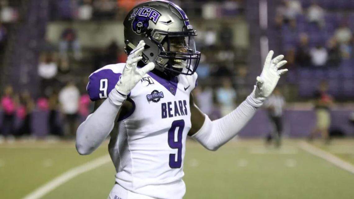 Taller (6 feet), longer (32 1/2-inch arms) cornerback Robert Rochell from Central Arkansas is The News Tribune’s projection to be the Seahawks’ top choice in this week’s NFL draft. That’s after a projected trade down, yet again, by Seattle to go from an NFL-low three to six picks, per our mock draft.