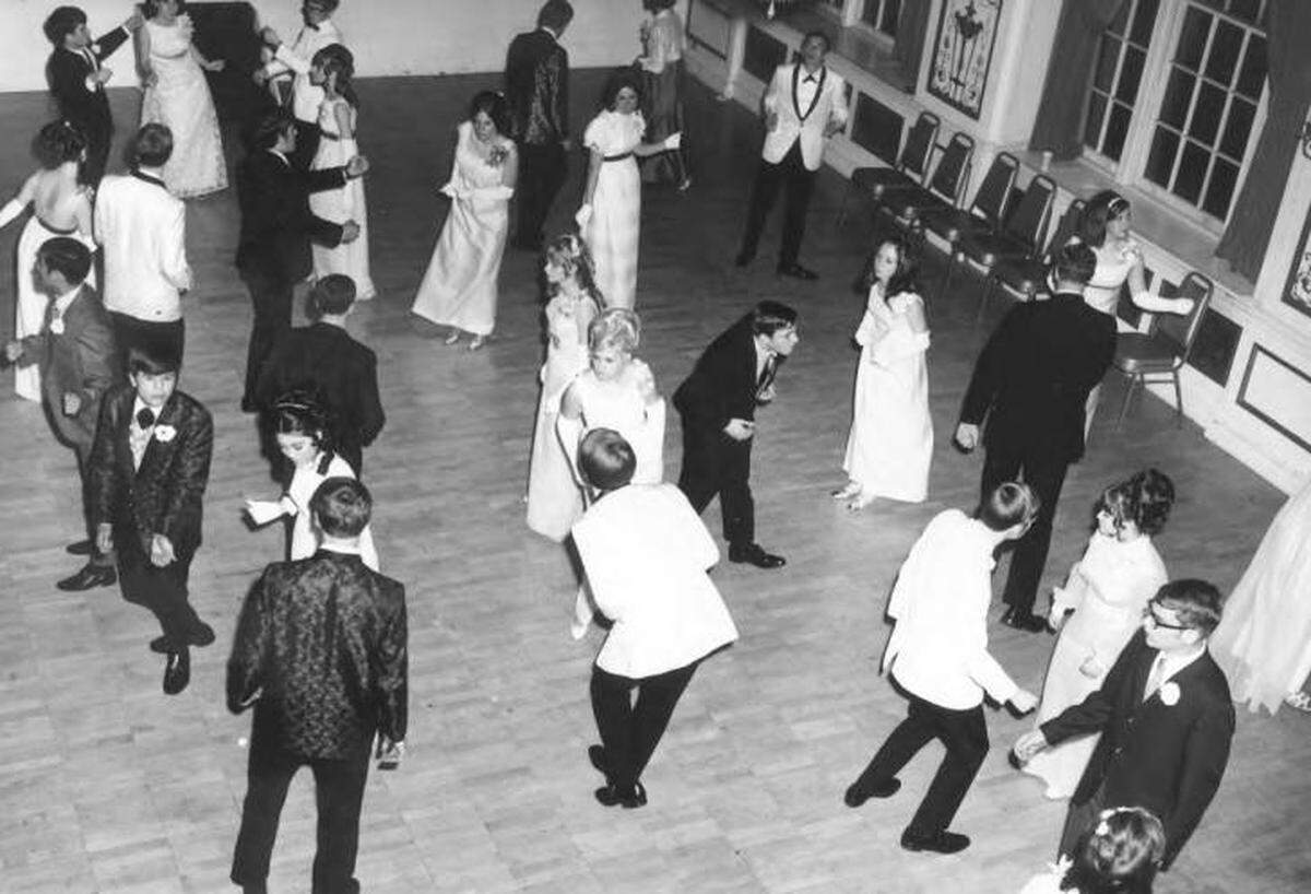 Students from Fife High School take over the dance floor of the Crystal Ballroom in the Winthrop Hotel to “Shake, rattle and roll” on April 18, 1970, for their annual Junior-Senior prom. About 50 couples attended the spring function with girls dressed in long formals with corsages and boys in suits and ties adorned with boutonnieres.