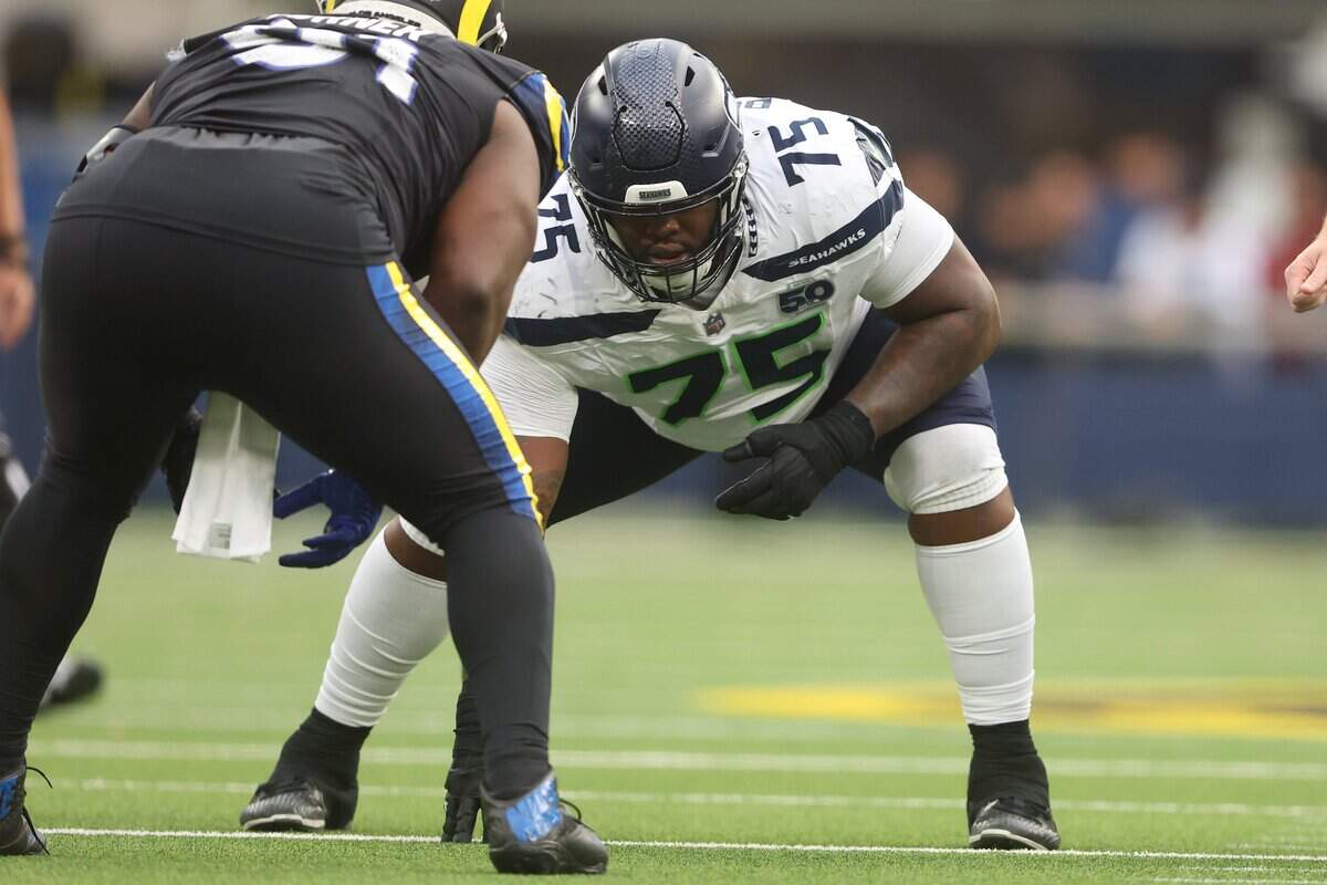 INGLEWOOD, CALIFORNIA - NOVEMBER 16: Anthony Bradford #75 of the Seattle Seahawks lines up on the offensive line during the NFL 2025 game between Seattle Seahawks and Los Angeles Rams at SoFi Stadium on November 16, 2025 in Inglewood, California."" (Photo by Sean M. Haffey/Getty Images)