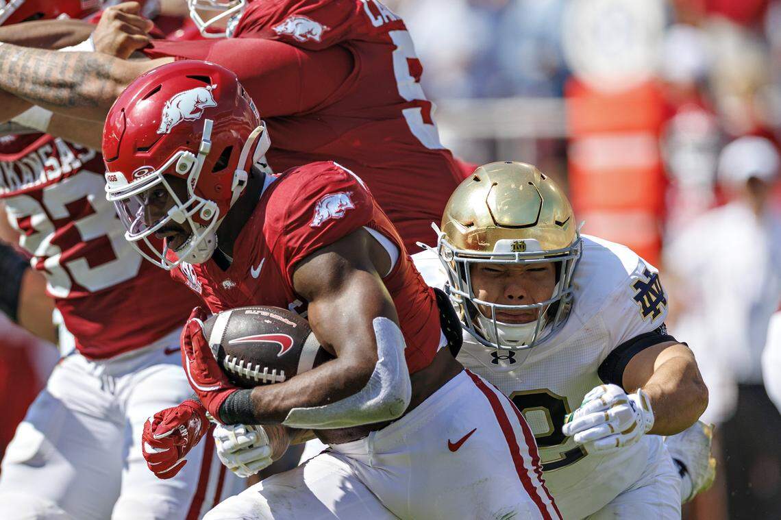 FAYETTEVILLE, ARKANSAS - SEPTEMBER 27: Jordan Botelho #12 of the Notre Dame Fighting Irish chases down and tackles Mike Washington Jr. #4 of the Arkansas Razorbacks in the first half at Donald W. Reynolds Razorback Stadium on September 27, 2025 in Fayetteville, Arkansas. (Photo by Wesley Hitt/Getty Images)