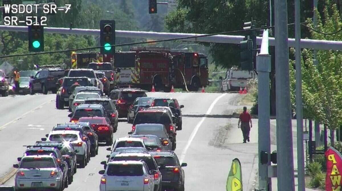 A brush fire had traffic blocked on state Route 7 in Parkland on Friday.