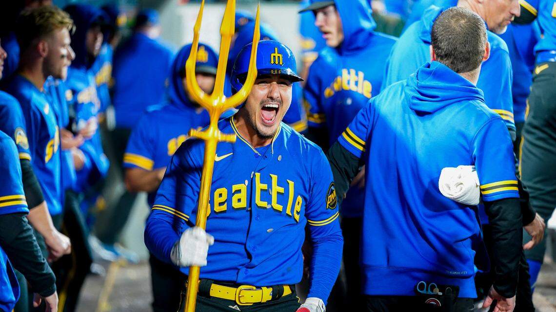 Wondering how the Mariners can make the playoffs? With 2 games left, here’s the scenario