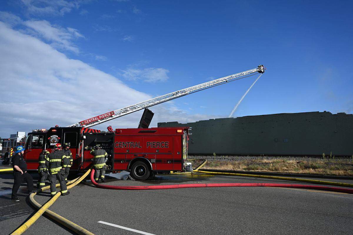 2-alarm commercial fire burning causing closures in Puyallup on Aug. 22, 2023.