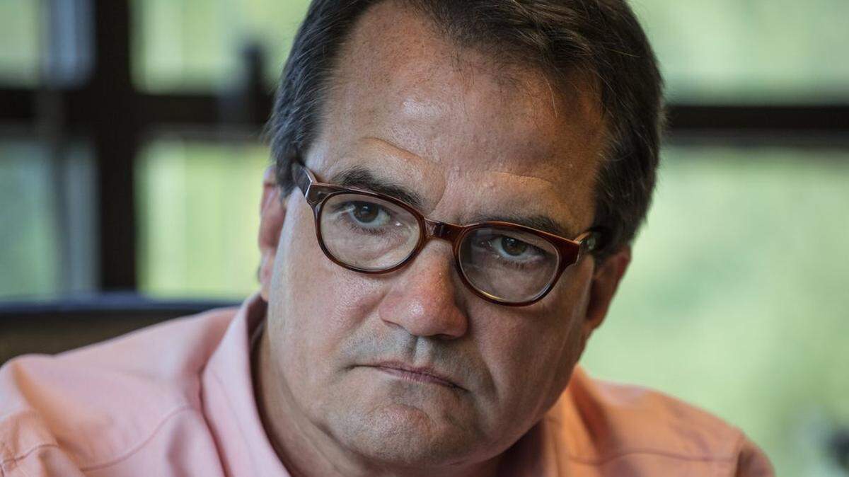 Ralph Taylor of Lynnwood wants the U.S. Department of Transportation to recognize him as a minority so he can gain more deals providing liability insurance to contractors.